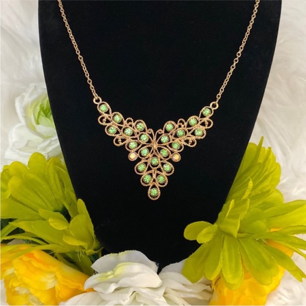 Green & White Gemstone Pendant Accent Necklace NEW!